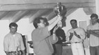 1985 - Dennis Warner raises the trophy of the 1st. Italian Dart Masters. He will be victorious for two more editions.